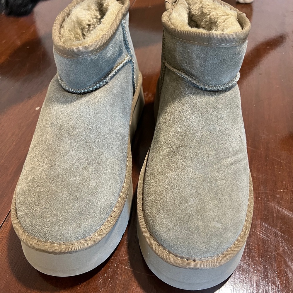UGG Women's Ankle Boots in Gray and Tan